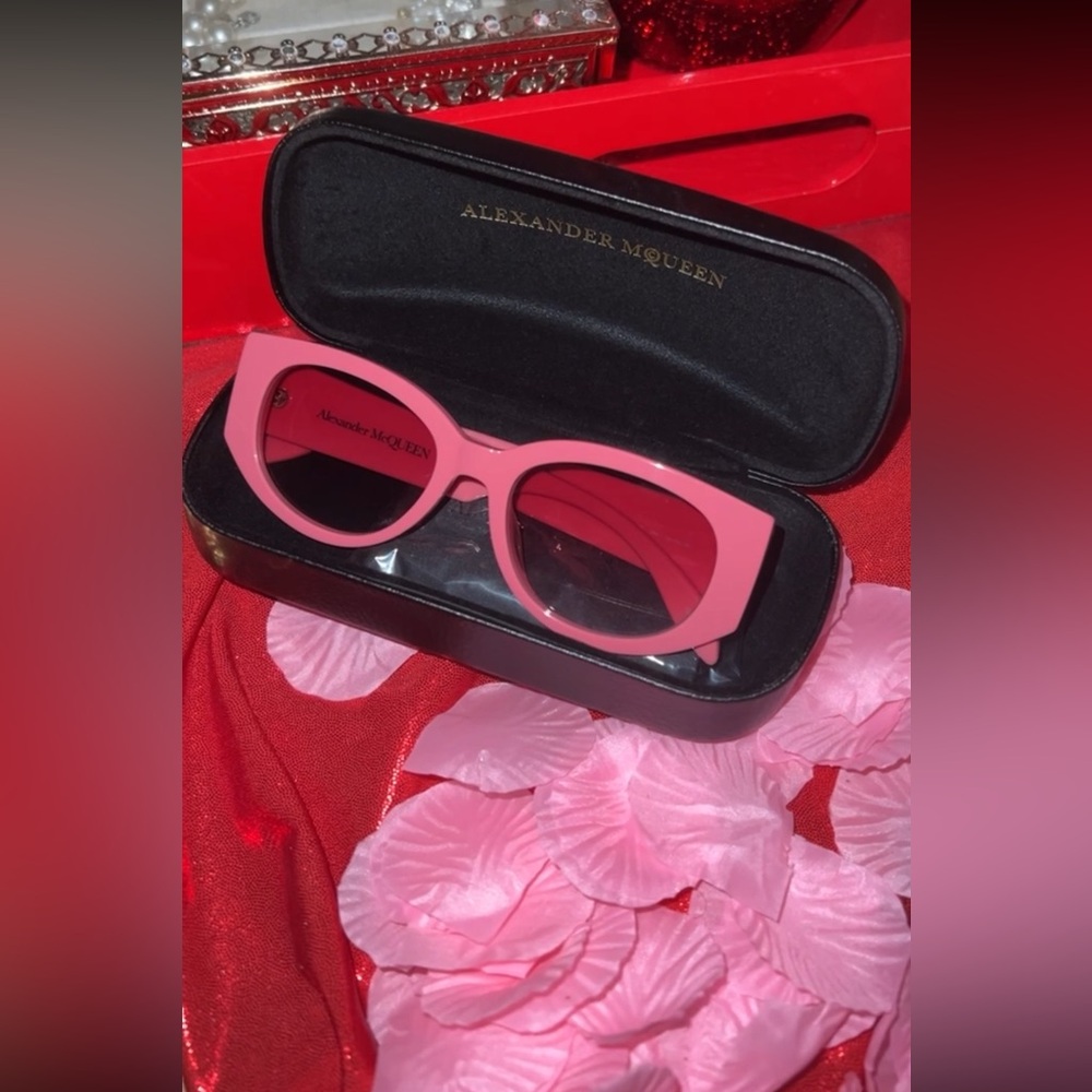 Alexander McQueen Pink Sunglasses🩷🕶️